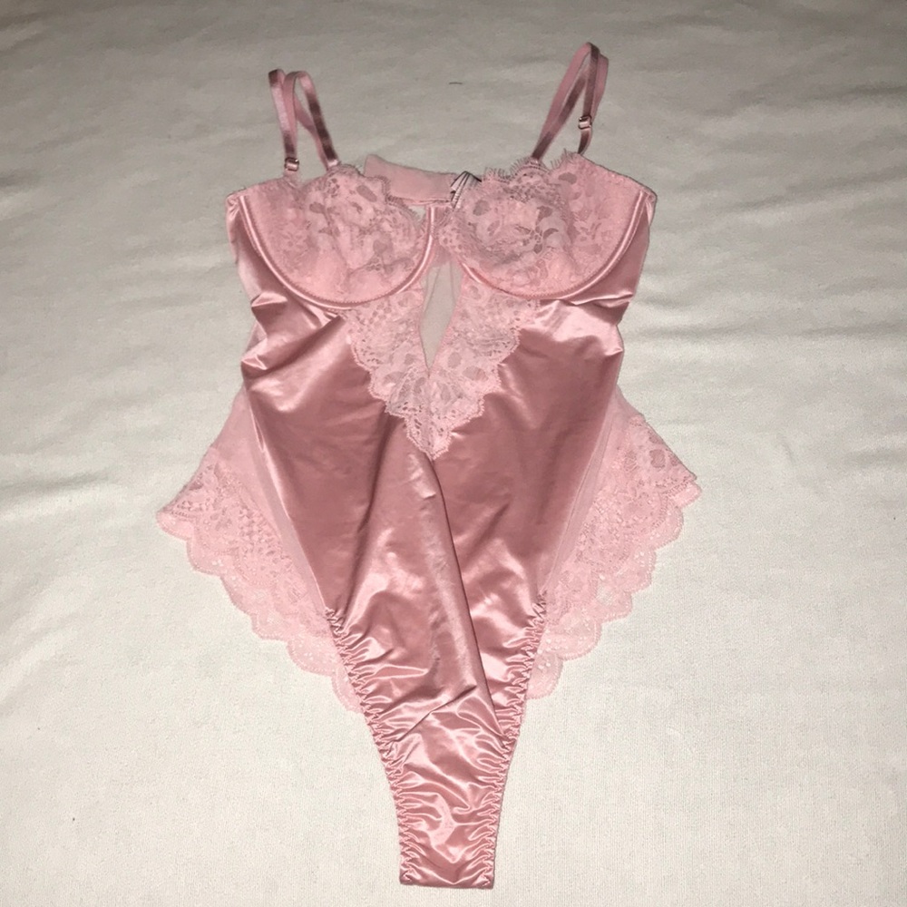 VS: Pink lingerie